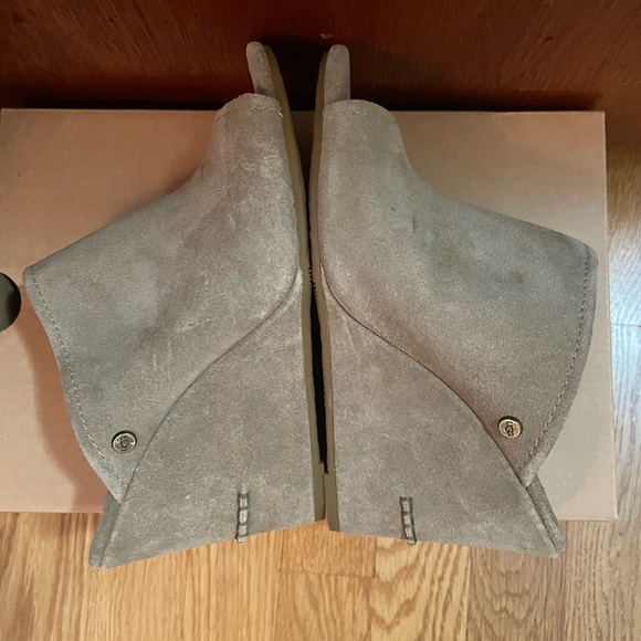 UGG Antilope Lively Suede Wedge high heels slip ons Size 7 3.5 inches high - Picture 4 of 10